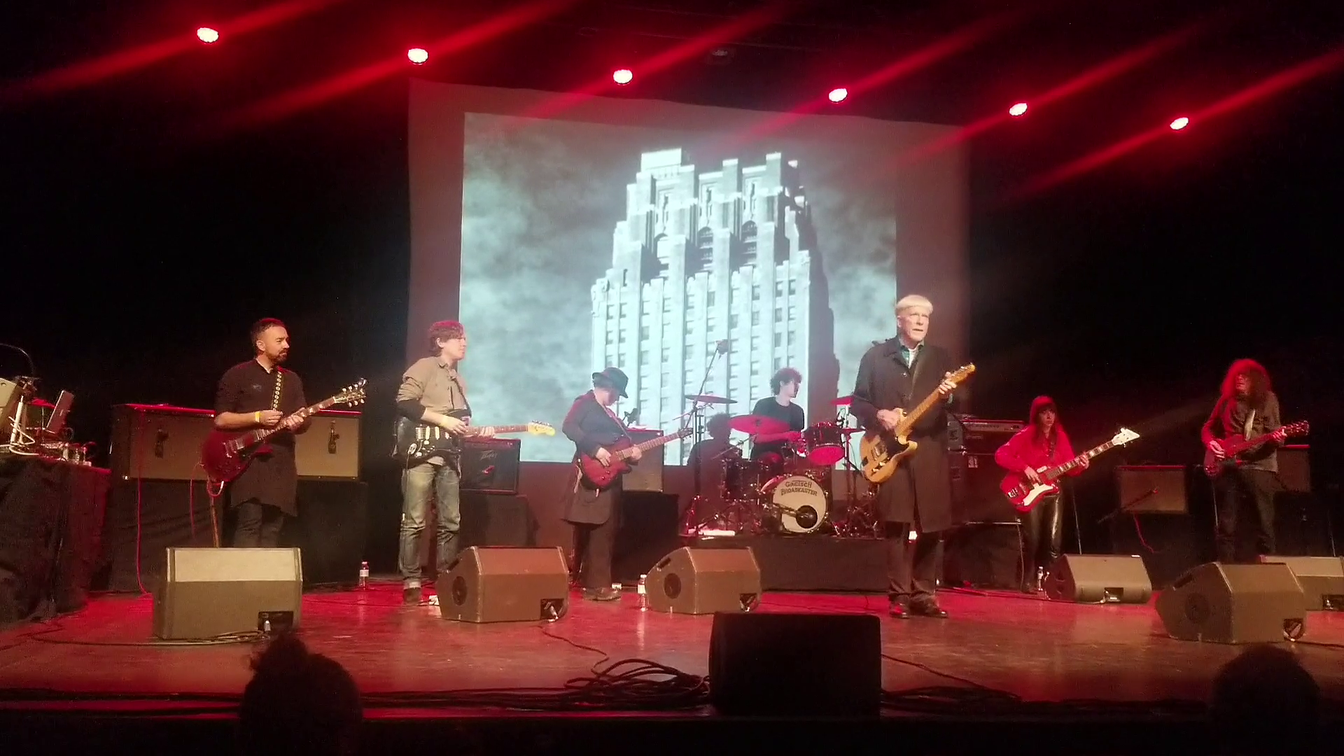 Video excerpt of the RHYS CHATHAM’s GUITAR ORCHESTRA @ BBMIX festival Paris | 27 Nov. 2021